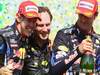GP Brasile, Gara, Sebastian Vettel (GER), Red Bull Racing, RB6 vincitore, Mark Webber (AUS), Red Bull Racing, RB6 secondo e Christian Horner (GBR), Red Bull Racing, Sporting Director 