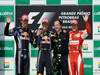 GP Brasile, Gara, Heikki Kovalainen (FIN), Lotus Racing, T127 e Vitaly Petrov (RUS), Renault F1 Team, R30 