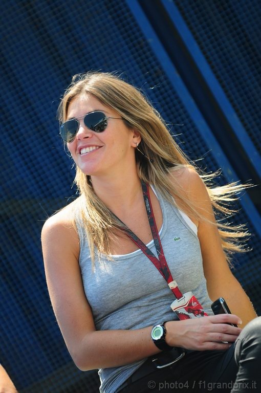 GP Brasile, Giovedi', ragazza nel paddock 