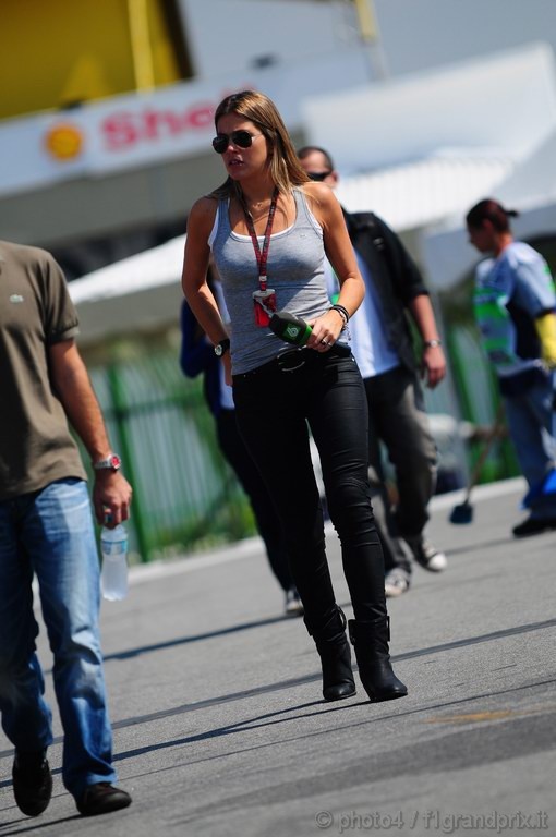 GP Brasile, Giovedi', ragazza nel paddock 