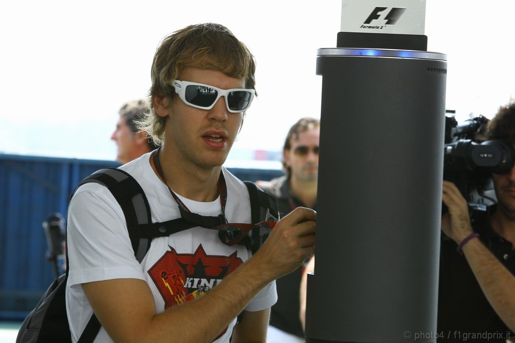 GP Brasile, Giovedi', Sebastian Vettel (GER), Red Bull Racing, RB6 