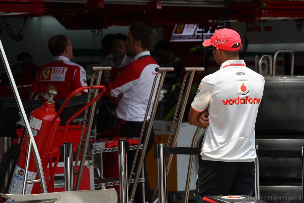 GP Brasile, Giovedi', Lewis Hamilton (GBR), McLaren  Mercedes, MP4-25 