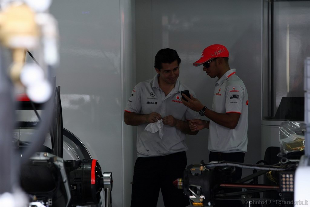GP Brasile, Giovedi', Lewis Hamilton (GBR), McLaren  Mercedes, MP4-25 