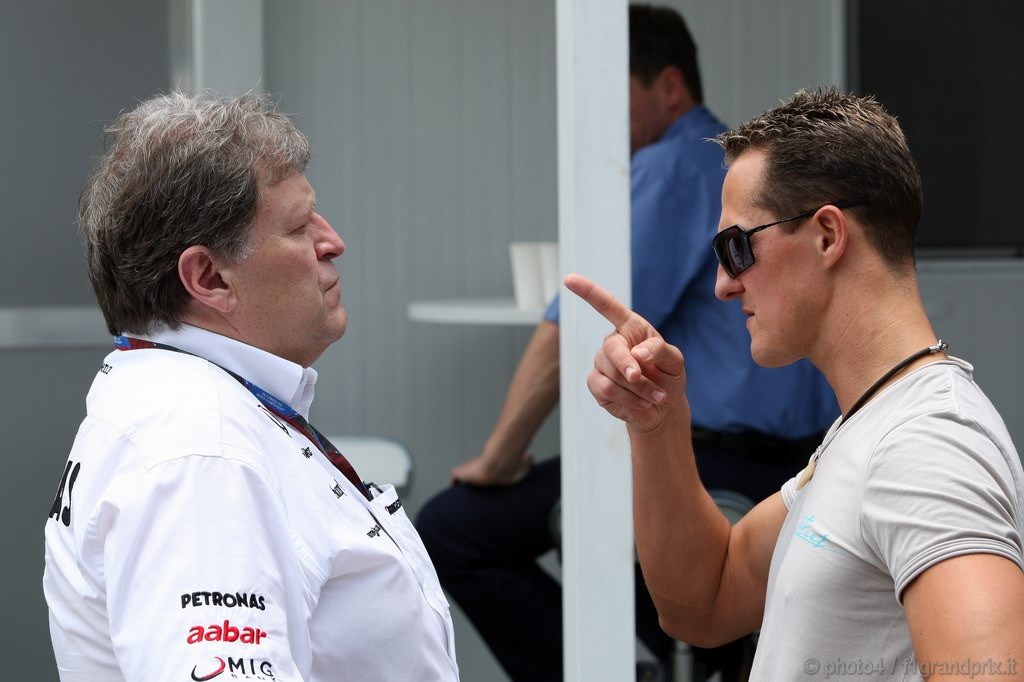 GP Brasile, Giovedi', Norbert Haug (GER), Motorsport chief  e Michael Schumacher (GER), Mercedes GP  F1 Team, MGP W01 