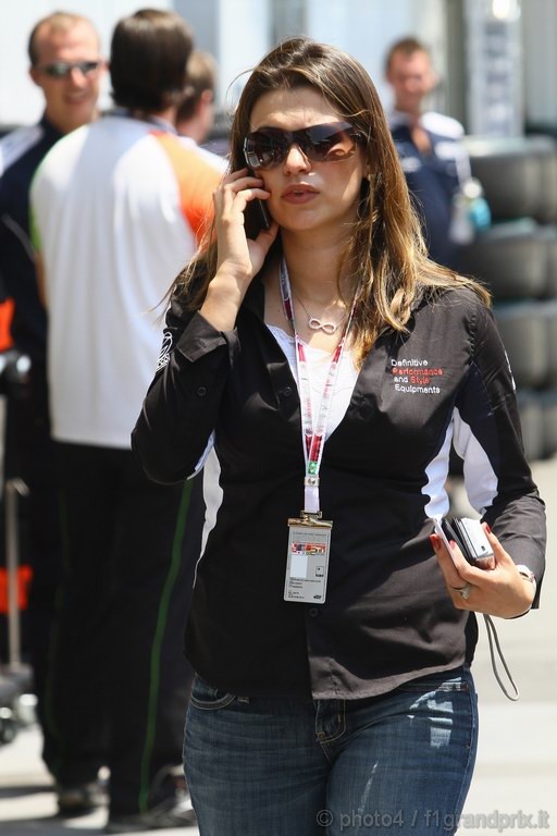 GP Brasile, Giovedi', ragazza nel paddock 