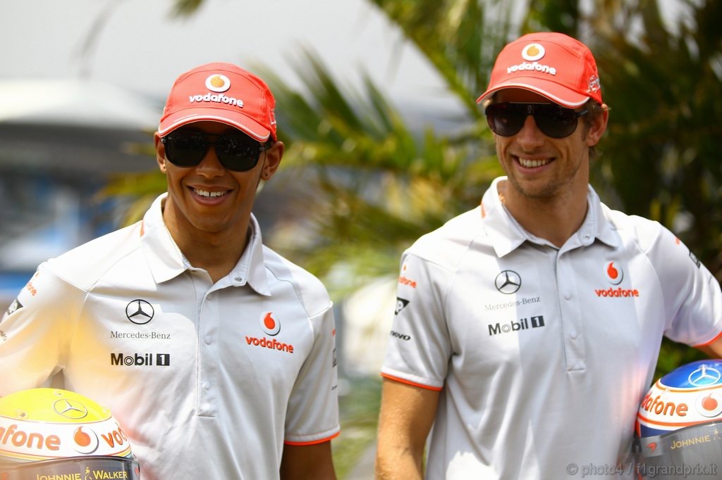GP Brasile, Giovedi', Lewis Hamilton (GBR), McLaren  Mercedes, MP4-25 e Jenson Button (GBR), McLaren  Mercedes, MP4-25 