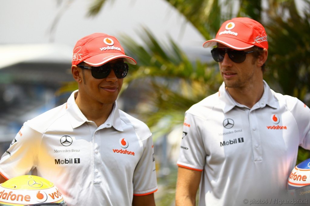 GP Brasile, Giovedi', Lewis Hamilton (GBR), McLaren  Mercedes, MP4-25 e Jenson Button (GBR), McLaren  Mercedes, MP4-25 