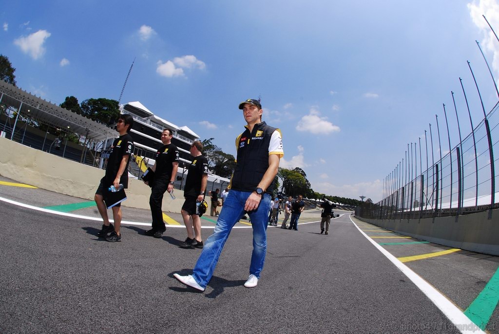 GP Brasile, Giovedi', Vitaly Petrov (RUS), Renault F1 Team, R30 