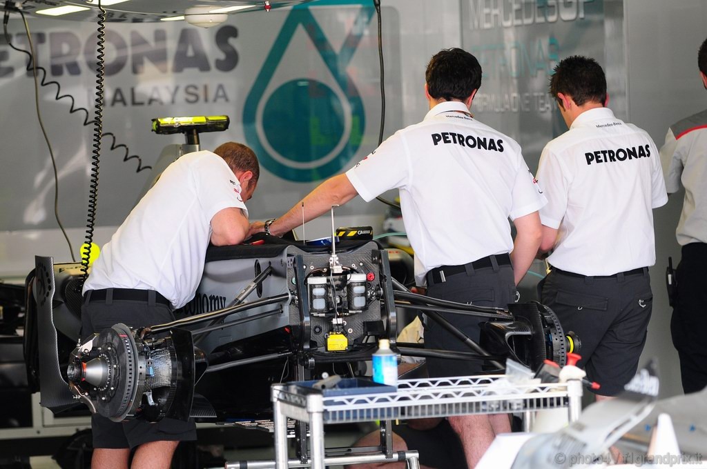 GP Brasile, Giovedi', Nico Rosberg (GER), Mercedes GP F1 Team, MGP W01 