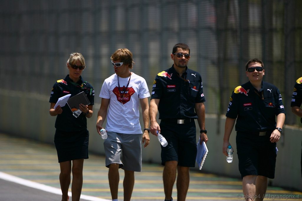 GP Brasile, Giovedi', Sebastian Vettel (GER), Red Bull Racing, RB6 