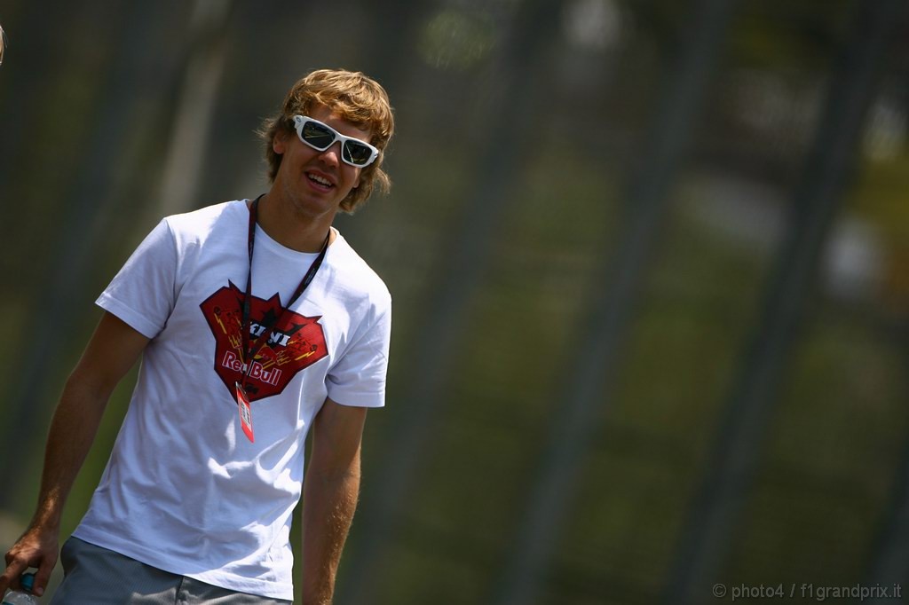 GP Brasile, Giovedi', Sebastian Vettel (GER), Red Bull Racing, RB6 