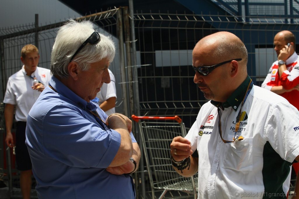 GP Brasile, Giovedi', Charlie Whiting (GBR), Gara director e safety delegate e Mike Gascoyne (GBR), Lotus F1 Team, Chief Technical Officer 
