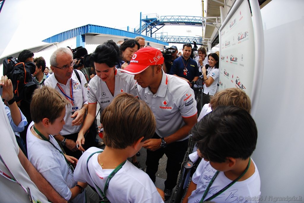 GP Brasile, Giovedi', Lewis Hamilton (GBR), McLaren  Mercedes, MP4-25 