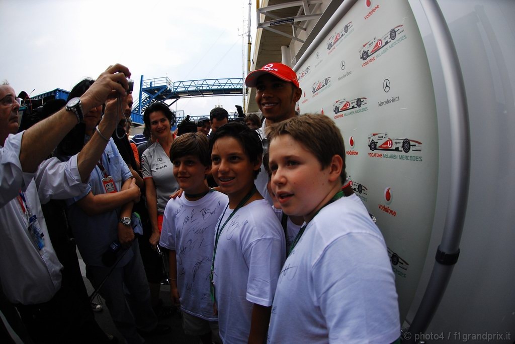 GP Brasile, Giovedi', Lewis Hamilton (GBR), McLaren  Mercedes, MP4-25 