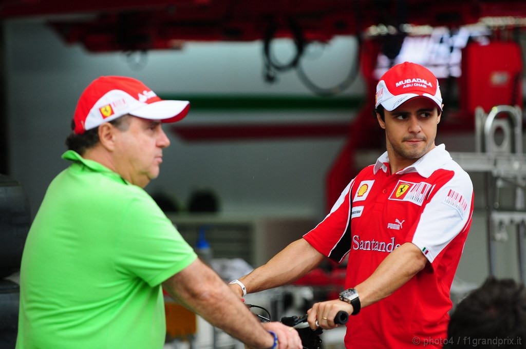 GP Brasile, Giovedi', Felipe Massa (BRA), Ferrari, F10 e his father Luis Antonio Massa (BRA)