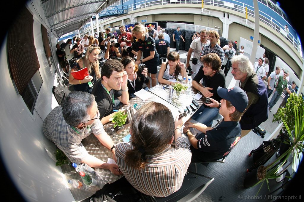 GP Brasile, Giovedi', Sebastian Vettel (GER), Red Bull Racing, RB6 