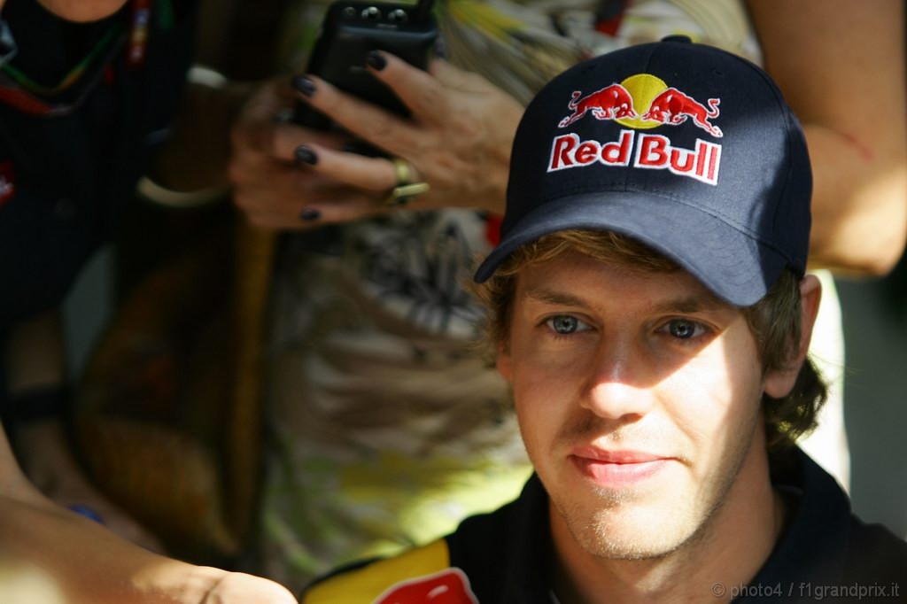 GP Brasile, Giovedi', Sebastian Vettel (GER), Red Bull Racing, RB6 
