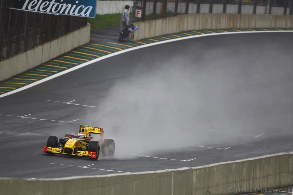GP Brasile, Prove Libere 3, Sabato, Vitaly Petrov (RUS), Renault F1 Team, R30 