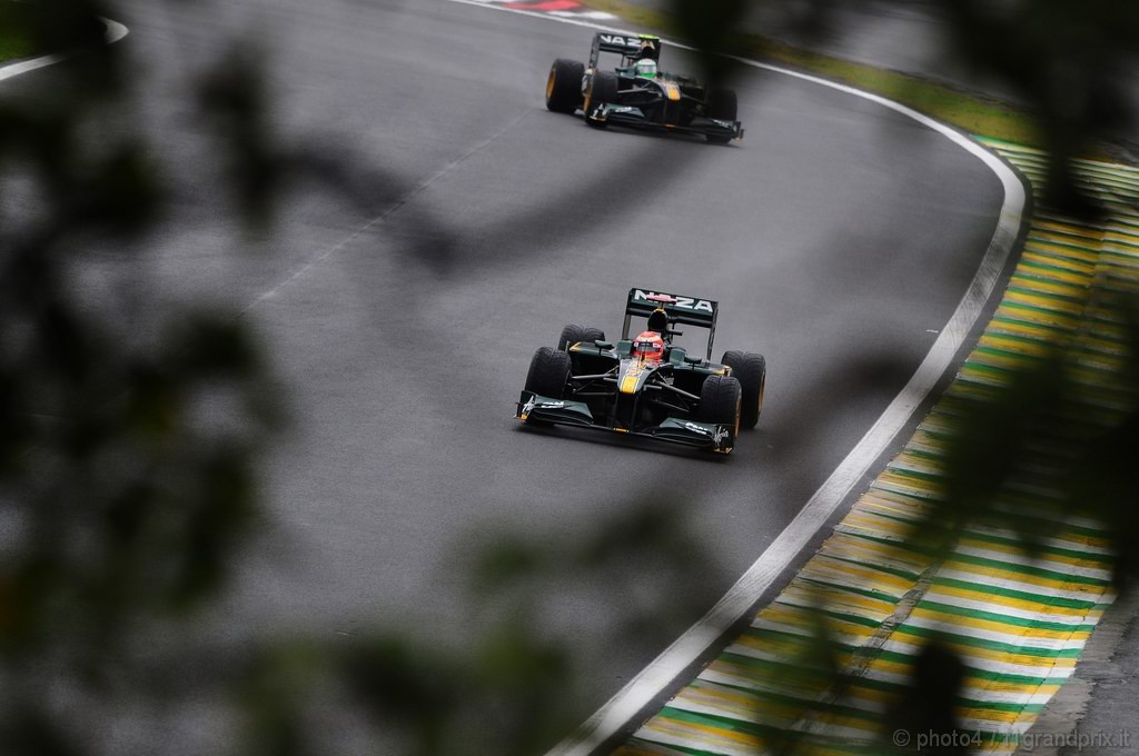 GP Brasile, Qualifiche, Jarno Trulli (ITA), Lotus Racing, T127 davanti a Heikki Kovalainen (FIN), Lotus Racing, T127 