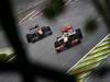 GP Brasile, Qualifiche, Lewis Hamilton (GBR), McLaren  Mercedes, MP4-25 davanti a Bruno Senna (BRA), Hispania Racing F1 Team (HRT), F110 