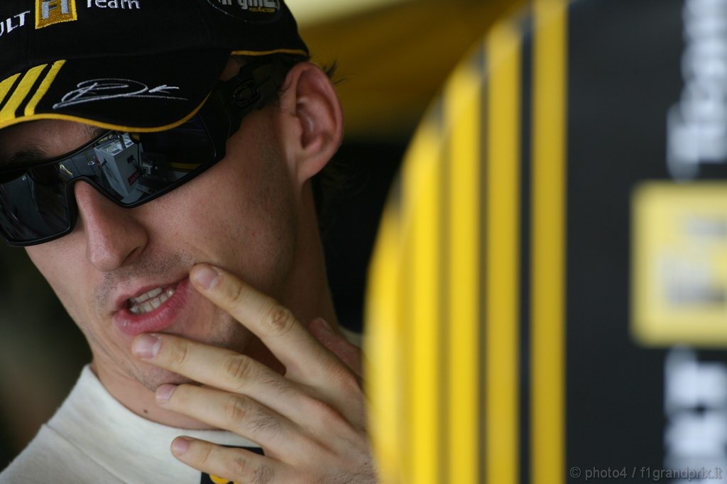 GP Brasile, Prove Libere 1, Venerdi', Robert Kubica (POL), Renault F1 Team, R30 