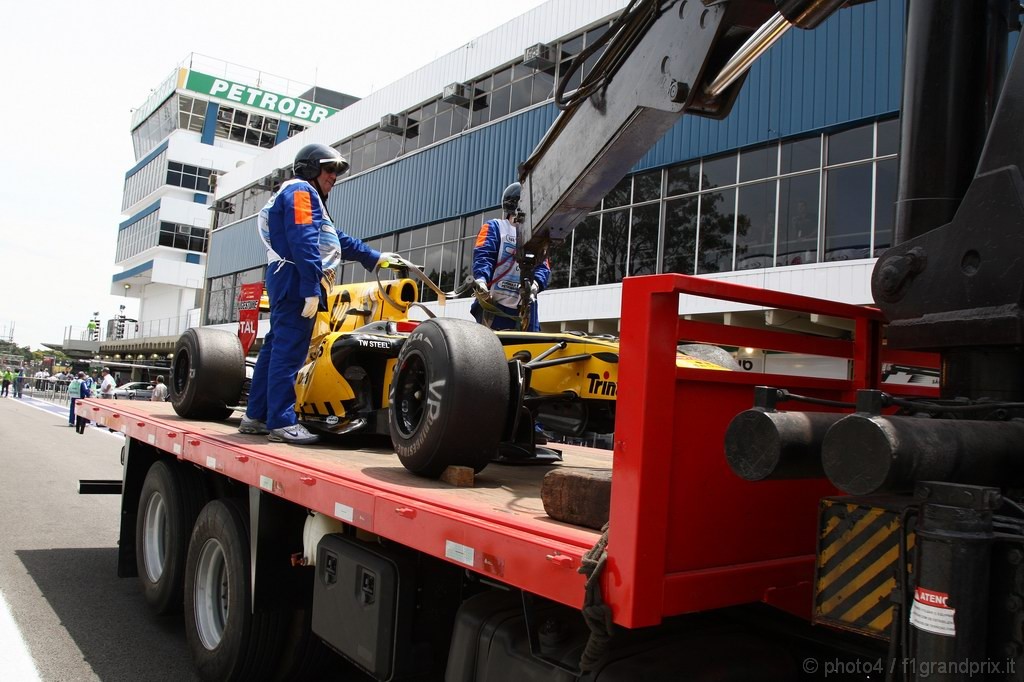 GP Brasile, Prove Libere 1, Venerdi', Vitaly Petrov (RUS), Renault F1 Team, R30 