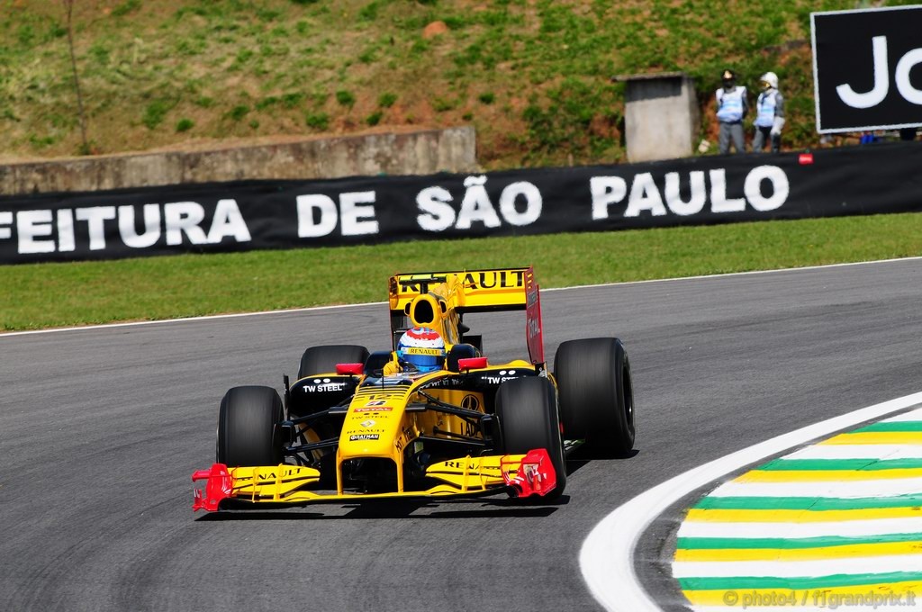 GP Brasile, Prove Libere 1, Venerdi', Vitaly Petrov (RUS), Renault F1 Team, R30 