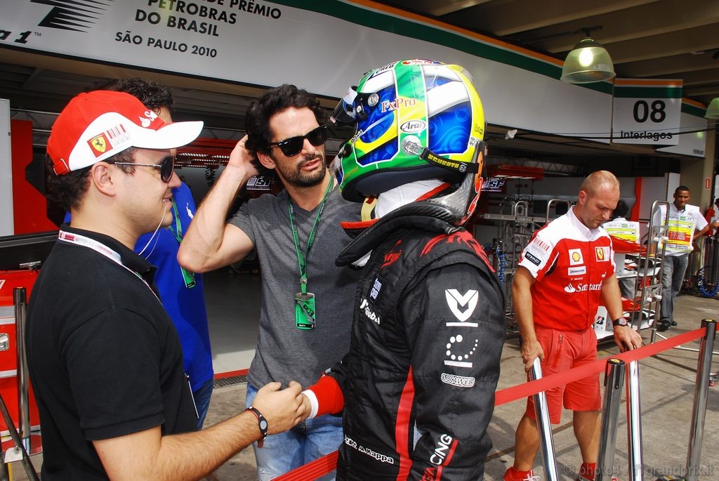 GP Brasile, Prove Libere 2, Venerdi', Lucas Di Grassi (BRA), Virgin Racing, VR-01 e Dudu Massa, brother of Felipe Massa (BRA), Ferrari, F10 