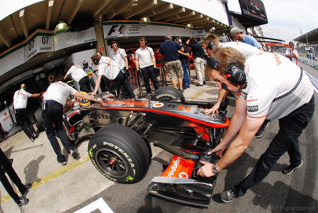GP Brasile, Prove Libere 2, Venerdi', Lewis Hamilton (GBR), McLaren  Mercedes, MP4-25 