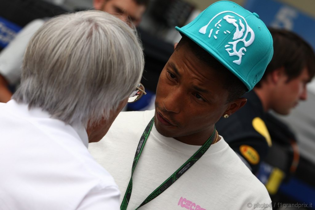 GP Brasile, Pharrell Williams, producer, musician e fashion designer e Bernie Ecclestone (GBR), President e CEO of Formula One Management  
