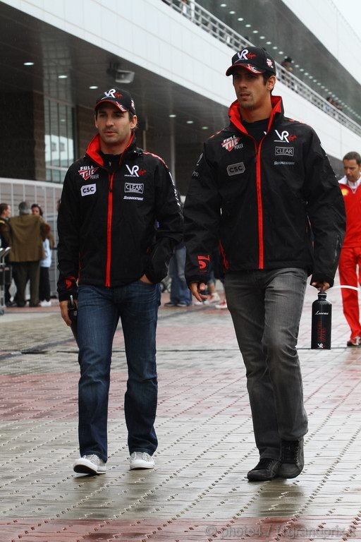 GP Corea, Domenica, Timo Glock (GER), Virgin Racing, VR-01  e Lucas Di Grassi (BRA), Virgin Racing, VR-01 