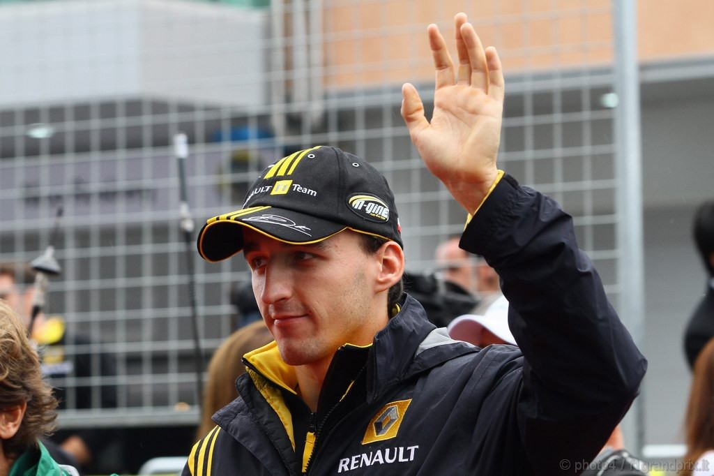 GP Corea, Domenica, Robert Kubica (POL), Renault F1 Team, R30 at drivers parade  