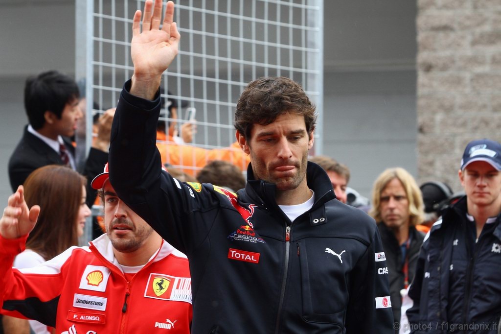 GP Corea, Domenica, Mark Webber (AUS), Red Bull Racing, RB6 at drivers parade  