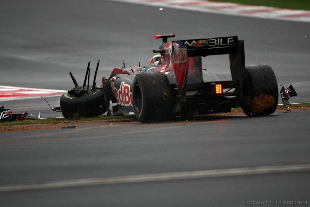 GP Corea, Gara, Sébastien Buemi (SUI), Scuderia Toro Rosso, STR5 crash 