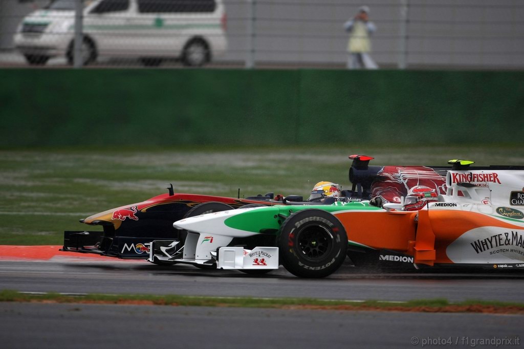 GP Corea, Gara, Vitantonio Liuzzi (ITA), Force India F1 Team, VJM03 e Sébastien Buemi (SUI), Scuderia Toro Rosso, STR5
