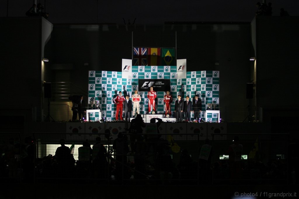 GP Corea, Gara, Fernando Alonso (ESP), Ferrari, F10 vincitore, Lewis Hamilton (GBR), McLaren  Mercedes, MP4-25 secondo e Felipe Massa (BRA), Ferrari, F10 terzo 