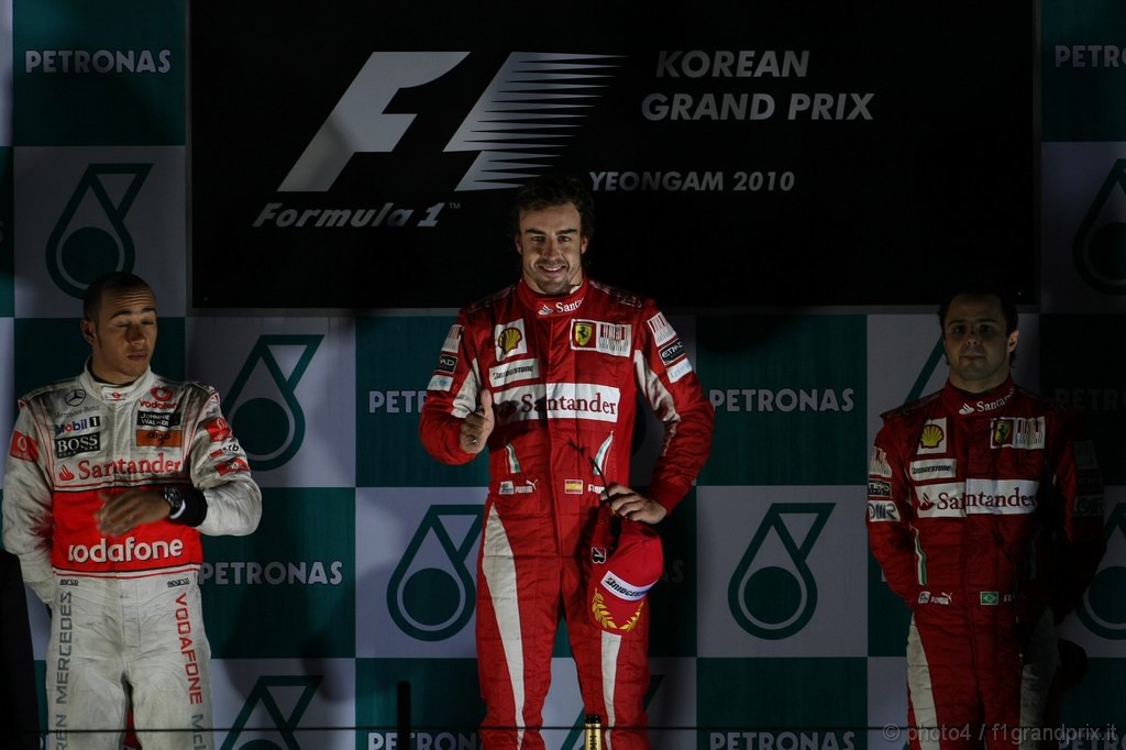 GP Corea, Gara, Fernando Alonso (ESP), Ferrari, F10 vincitore, Lewis Hamilton (GBR), McLaren  Mercedes, MP4-25 secondo e Felipe Massa (BRA), Ferrari, F10 terzo 