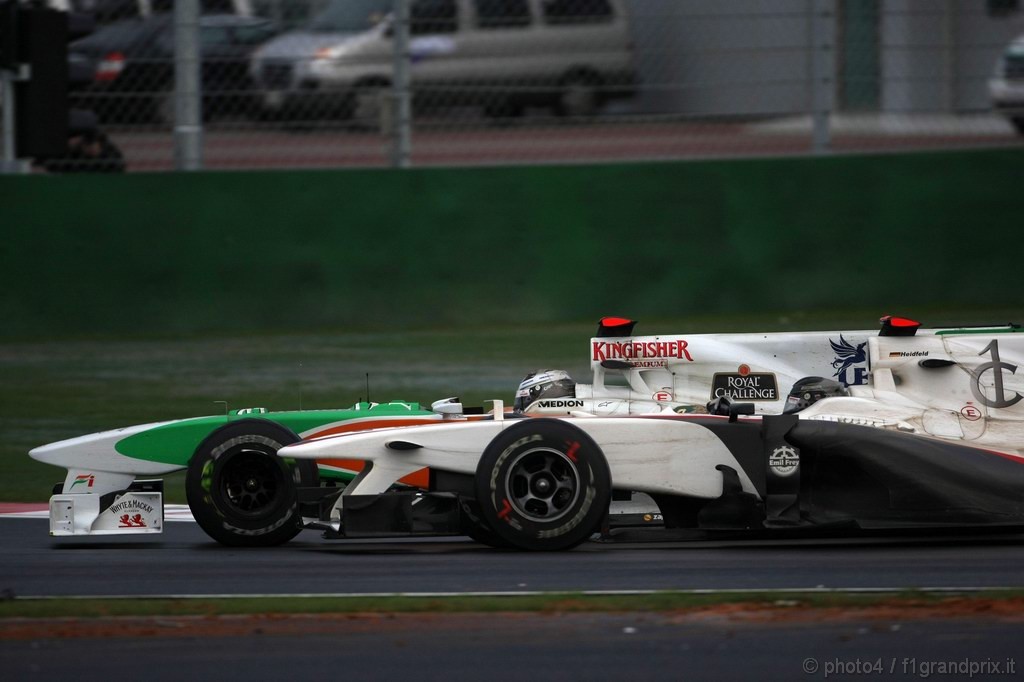 GP Corea, Gara, Adrian Sutil (GER), Force India F1 Team, VJM03 e Nick Heidfeld (GER), BMW Sauber F1 Team, C29  