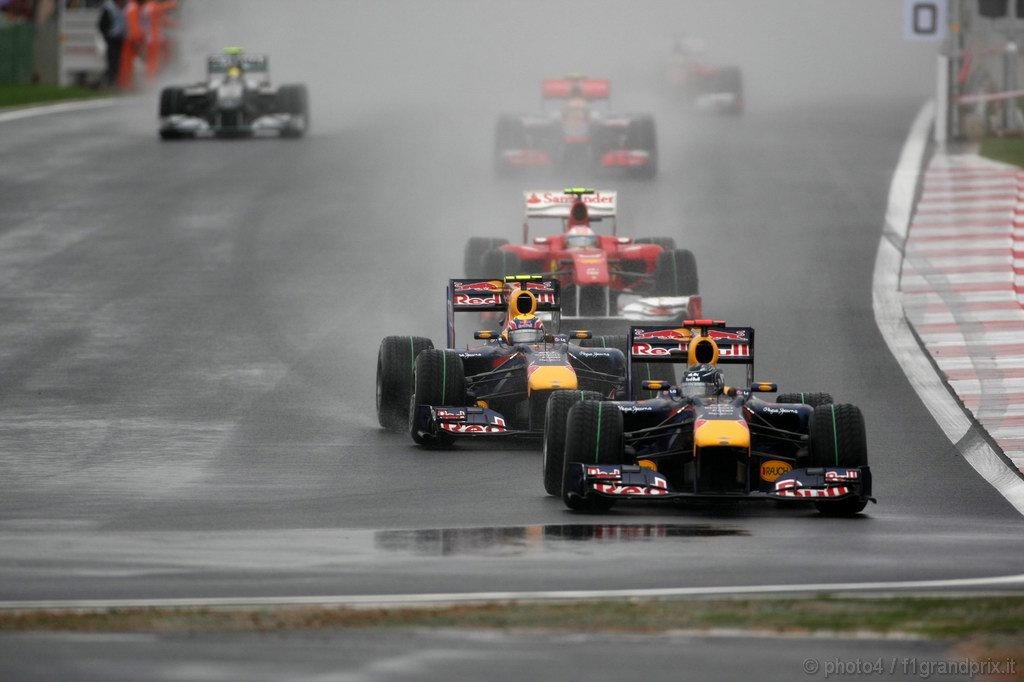 GP Corea, Gara, Sebastian Vettel (GER), Red Bull Racing, RB6davanti a Mark Webber (AUS), Red Bull Racing, RB6