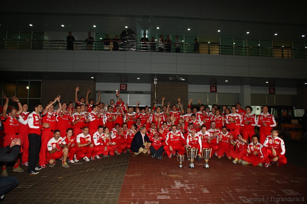 GP Corea, Festeggiamenti, Fernando Alonso (ESP), Ferrari, F10 vincitore e Felipe Massa (BRA), Ferrari, F10 terzo 