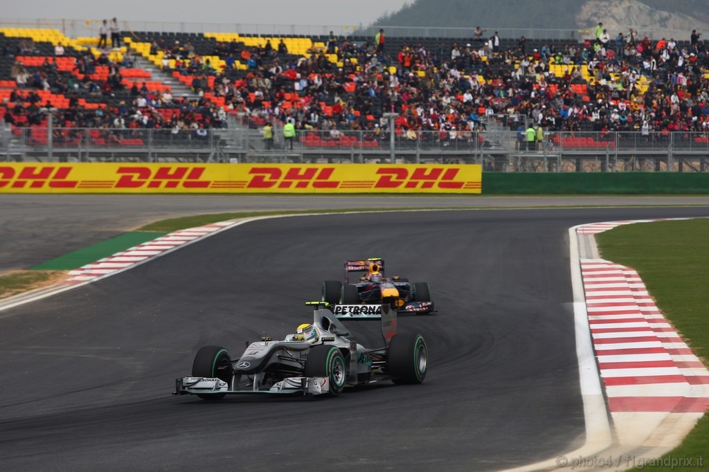 GP Corea, Prove Libere 3, Sabato, Nico Rosberg (GER), Mercedes GP F1 Team, MGP W01 davanti a Mark Webber (AUS), Red Bull Racing, RB6 