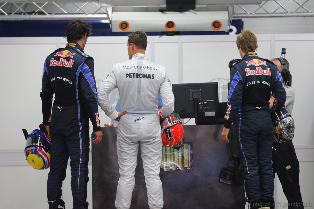GP Corea, Qualifiche, Mark Webber (AUS), Red Bull Racing, RB6, Michael Schumacher (GER), Mercedes GP  F1 Team, MGP W01 e Sebastian Vettel (GER), Red Bull Racing, RB6 