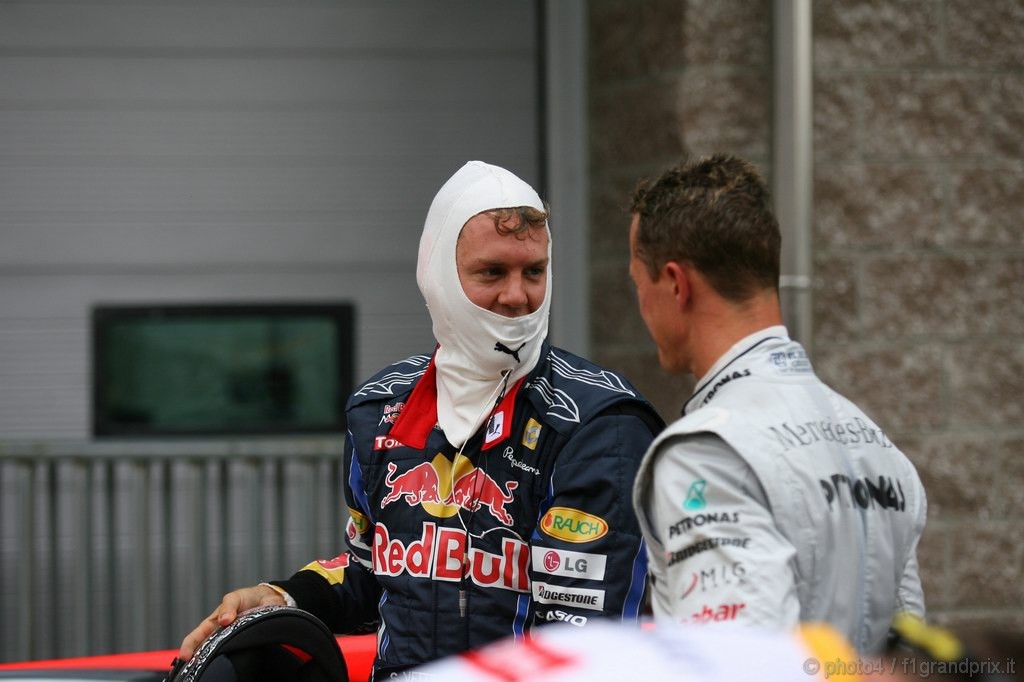 GP Corea, Qualifiche, Sebastian Vettel (GER), Red Bull Racing, RB6 pole position e Michael Schumacher (GER), Mercedes GP  F1 Team, MGP W01 