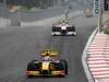 GP Corea, Prove Libere 3, Sabato, Vitaly Petrov (RUS), Renault F1 Team, R30 davanti a Vitantonio Liuzzi (ITA), Force India F1 Team, VJM03 