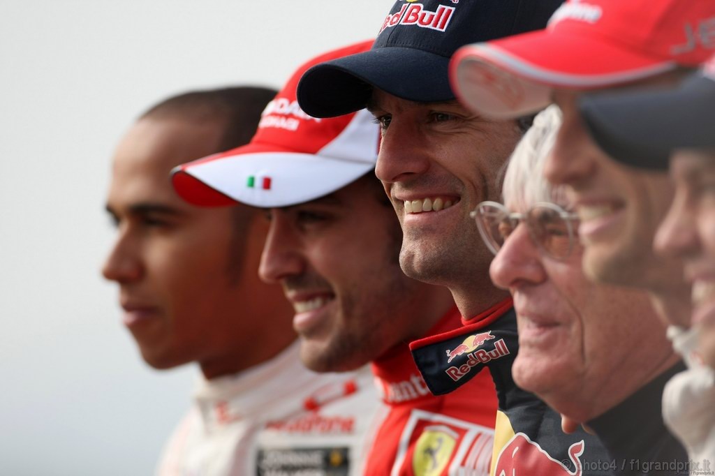GP Corea, Giovedi', The five Championship contenders line up for a photo: Lewis Hamilton (GBR), McLaren Mercedes, MP4-25, Fernando Alonso (ESP), Ferrari, F10, Mark Webber (AUS), Red Bull Racing, RB6, Jenson Button (GBR), McLaren Mercedes, MP4-25 e Sebastian Vettel (GER), Red Bull Racing, RB6