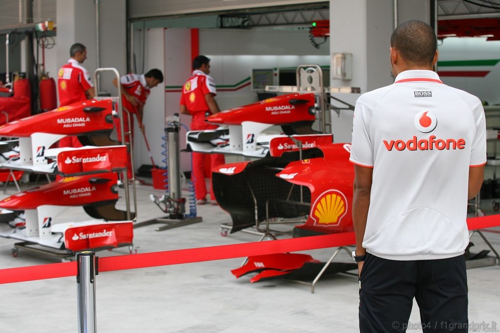 GP Corea, Giovedi', Lewis Hamilton (GBR), McLaren  Mercedes, MP4-25 