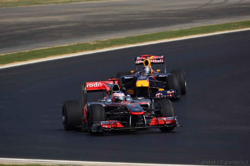 GP Corea, Prove Libere 1, Venerdi', Jenson Button (GBR), McLaren  Mercedes, MP4-25 davanti a Sebastian Vettel (GER), Red Bull Racing, RB6 