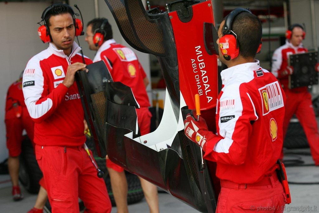 GP Corea, Prove Libere 1, Venerdi', meccanici Ferrari