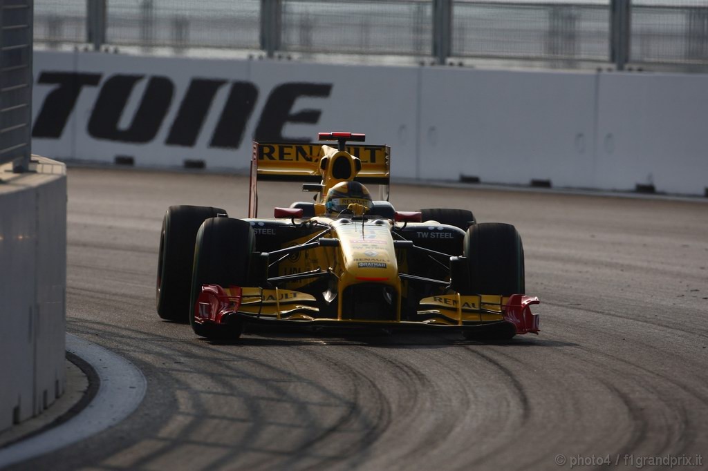 GP Corea, Prove Libere 2, Venerdi', Robert Kubica (POL), Renault F1 Team, R30
