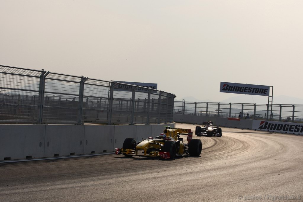 GP Corea, Prove Libere 2, Venerdi', Robert Kubica (POL), Renault F1 Team, R30